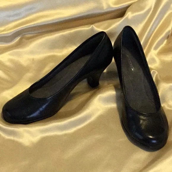 Aerosols black heel. - Picture 2 of 4